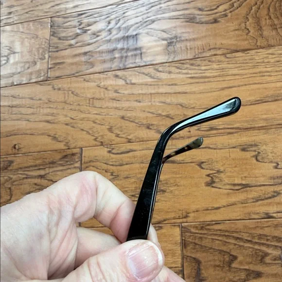 Tory Burch Tortoise Sunglasses and Orange Case - Picture 3 of 7